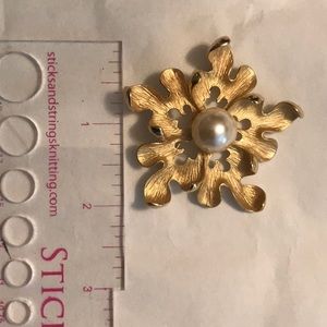 Gold-tone Broach with Center Faux Pearl